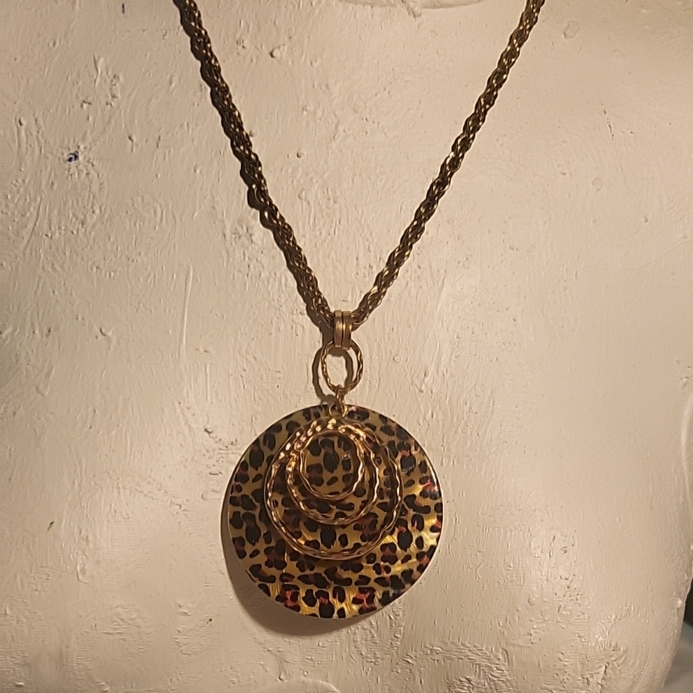 NWT Erica Lyons Leopard Print Gold Pendant Necklace